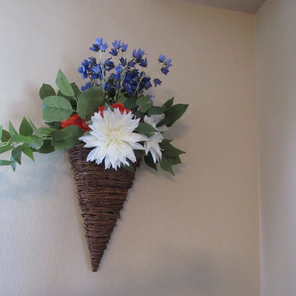 Beautiful Large Grandin Road Exclusive Agostino Hanging Floral Wall Cone Retired